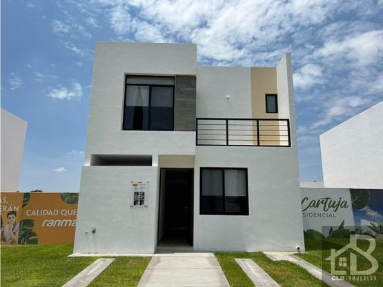 Fachada de casa en venta en la cartuja residencial modelo castilla en aguascalientes
